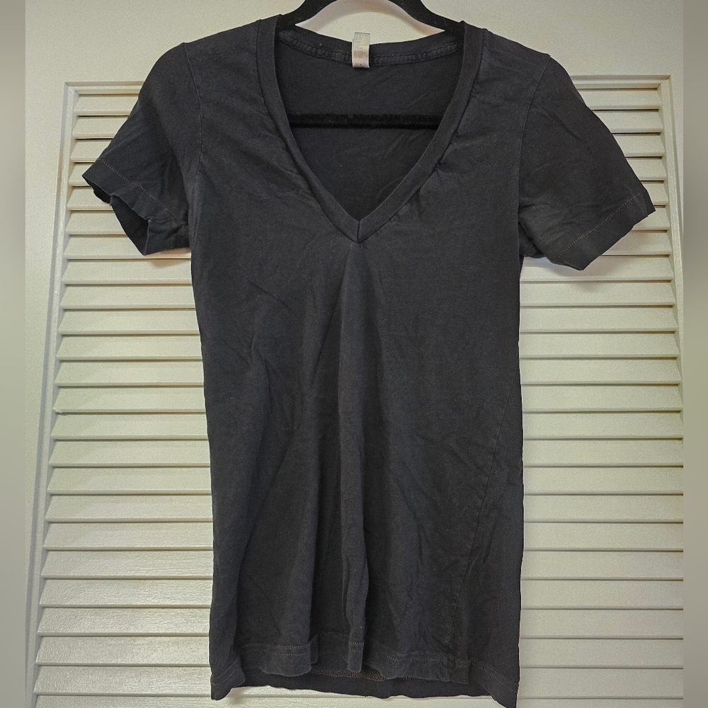 American Apparel - The Black Summer V-Neck Casual Shirt
